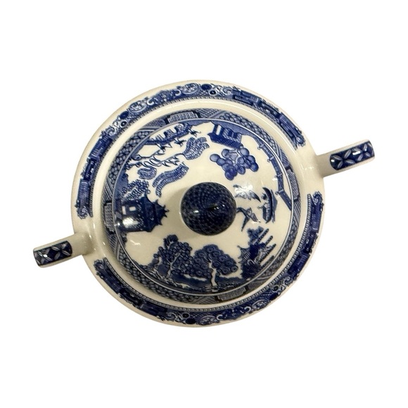 Johnson Brothers Willow Blue Sugar Bowl with Lid in Classic Blue Willow Pattern - Picture 3 of 10